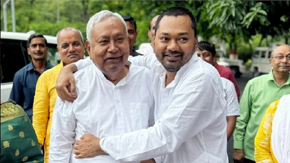बिहार: नीतीश कुमार के बेटे निशांत की होगी राजनीति में एंट्री, राज्यसभा से कर सकतें हैं पारी की शुरुआत