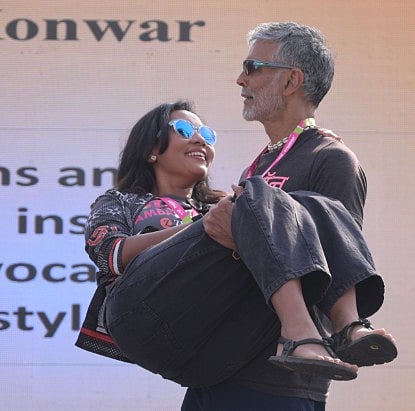 सिनेजीवन: बादशाह के 'टिटरी' गाने पर भड़कीं सोना मोहपात्रा और अंकिता कोंवर ने मिलिंद सोमन के लिए लिखा इमोशनल नोट