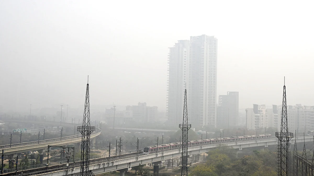 दिल्ली-एनसीआर मौसम से बेहाल: सुबह धुंध, दिन में तपिश और हर तरफ हवा 'जहरीली'