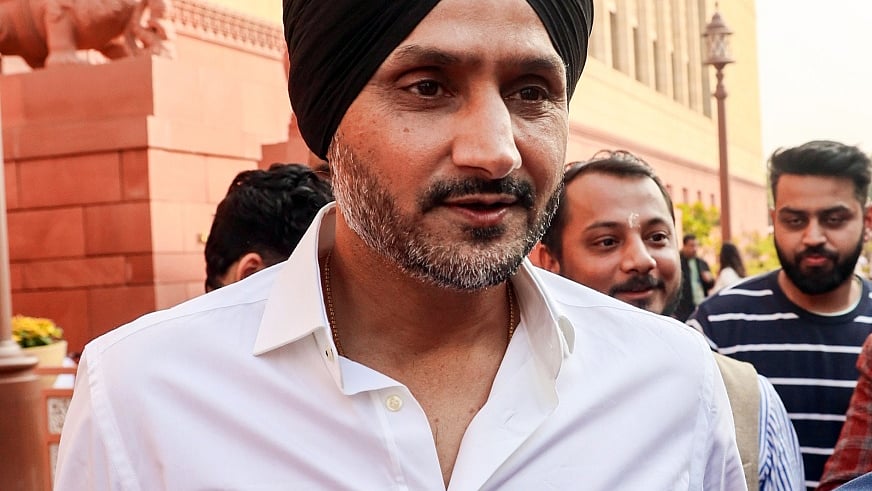 सोशल मीडिया पर अश्लीलता से किशोरों पर पड़ रहा है दुष्प्रभावः हरभजन सिंह