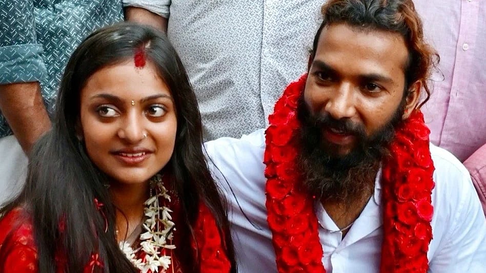 सिनेजीवन: शादी पर उठे विवादों पर मोनालिसा ने दिया करारा जवाब और 'द ग्रेट इंडियन कपिल शो' में सुनील ग्रोवर का धमाका