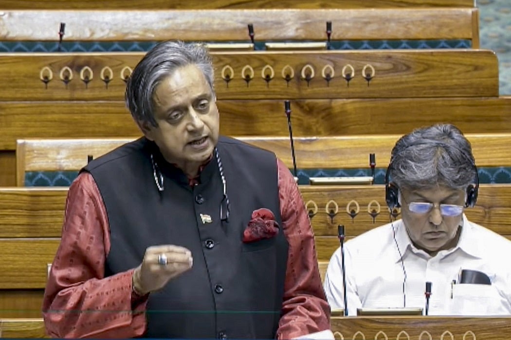 हाल के घटनाक्रमों से चाबहार बंदरगाह के भविष्य पर संकट के बादल छा गए हैंः संसदीय समिति