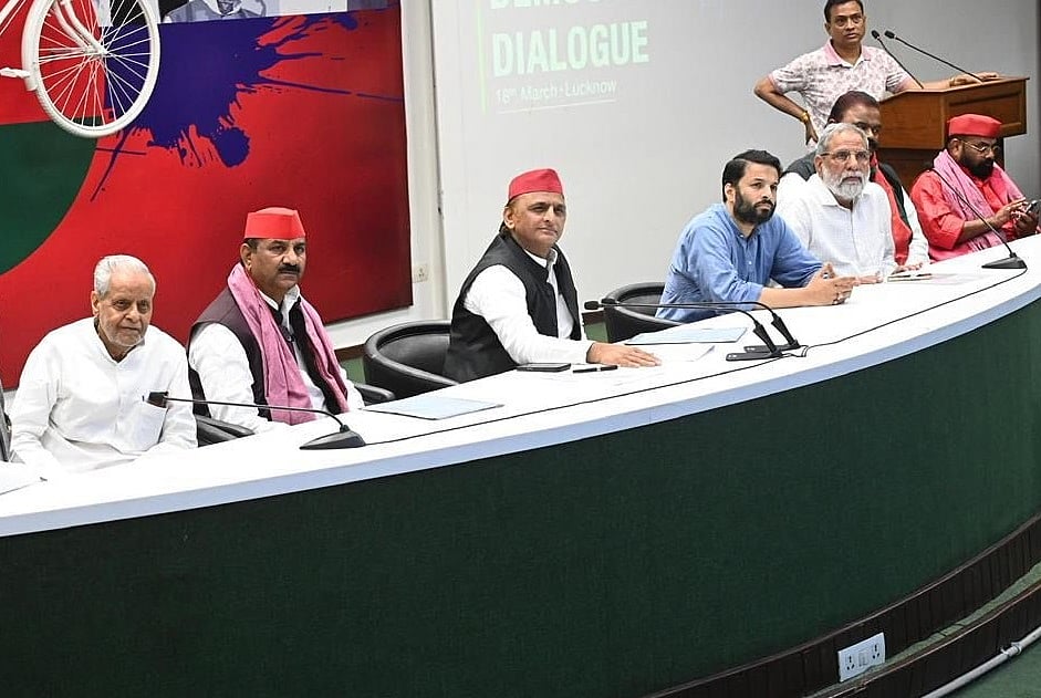 युवाओं के भविष्य से खिलवाड़ कर रही बीजेपी, देश को अंधेरे की तरफ ले जा रही हैः अखिलेश यादव