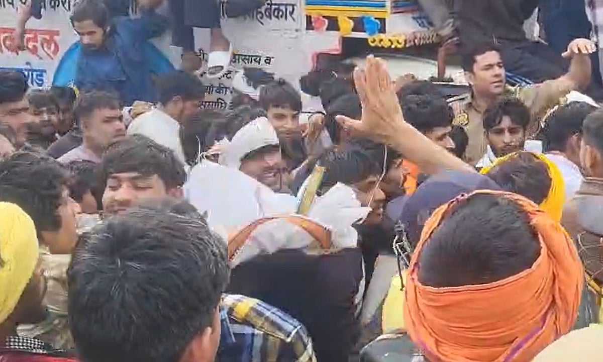 मथुरा में गौरक्षक की मौत पर बवाल, पुलिस-स्थानीयों में झड़प, NH-19 किया जाम, लाठीचार्ज के बाद हटे प्रदर्शनकारी
