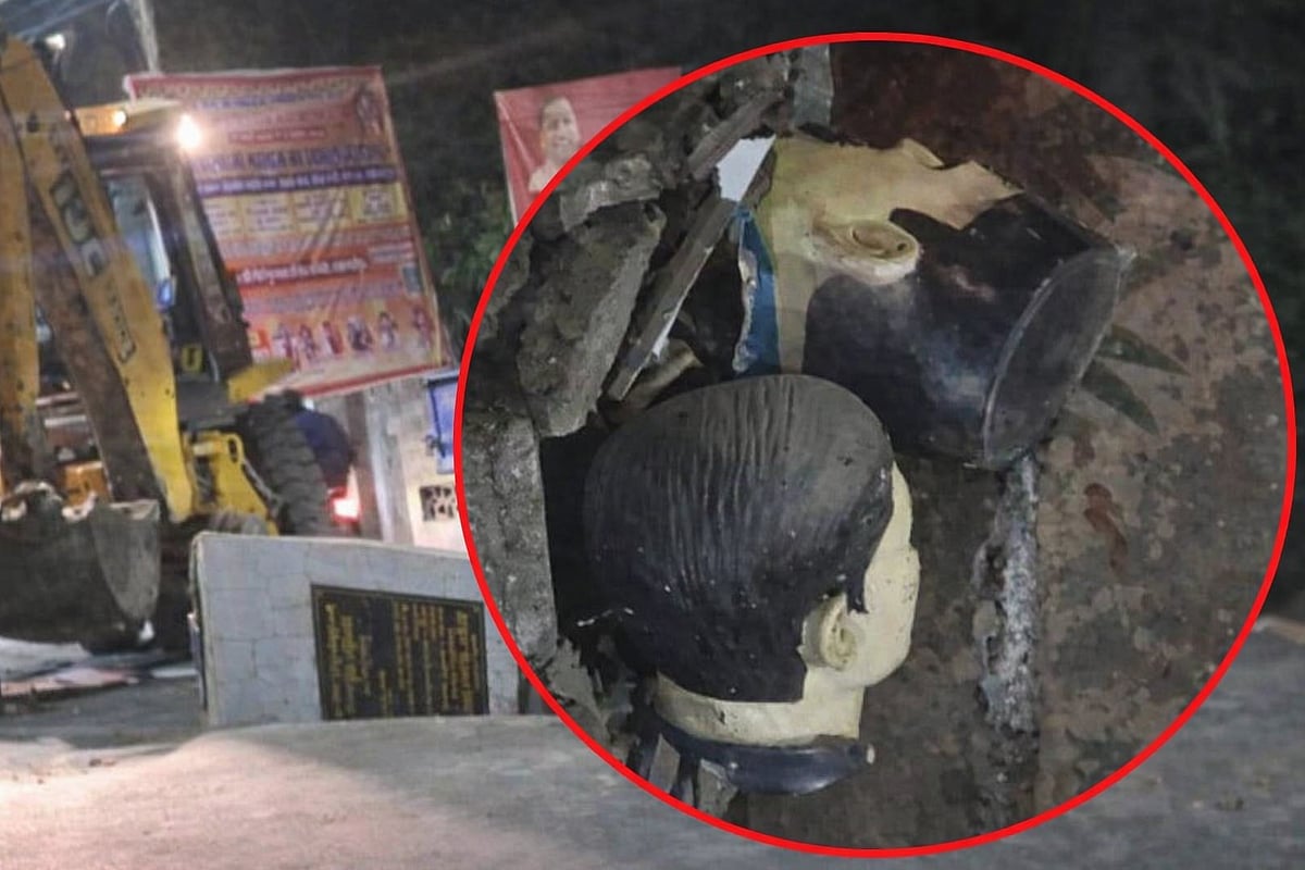UP: शाहजहांपुर में बुलडोजर से टूटी काकोरी कांड के वीरों की प्रतिमाएं, अखिलेश बोले- अंग्रेजों की मुखबिरी करने वाले...