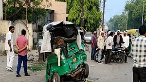 मध्य प्रदेश के ग्वालियर में भीषण सड़क हादसा, एसयूवी ने ऑटो-रिक्शा को मारी टक्कर, 5 लोगों की मौत, 4 घायल