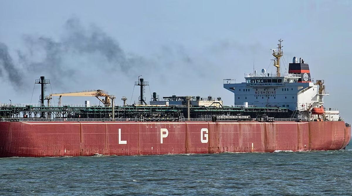 मिडिल ईस्ट तनाव के बीच भारत को राहत, 42,000 टन LPG लेकर गुजरात पहुंचा टैंकर 'जग वसंत'