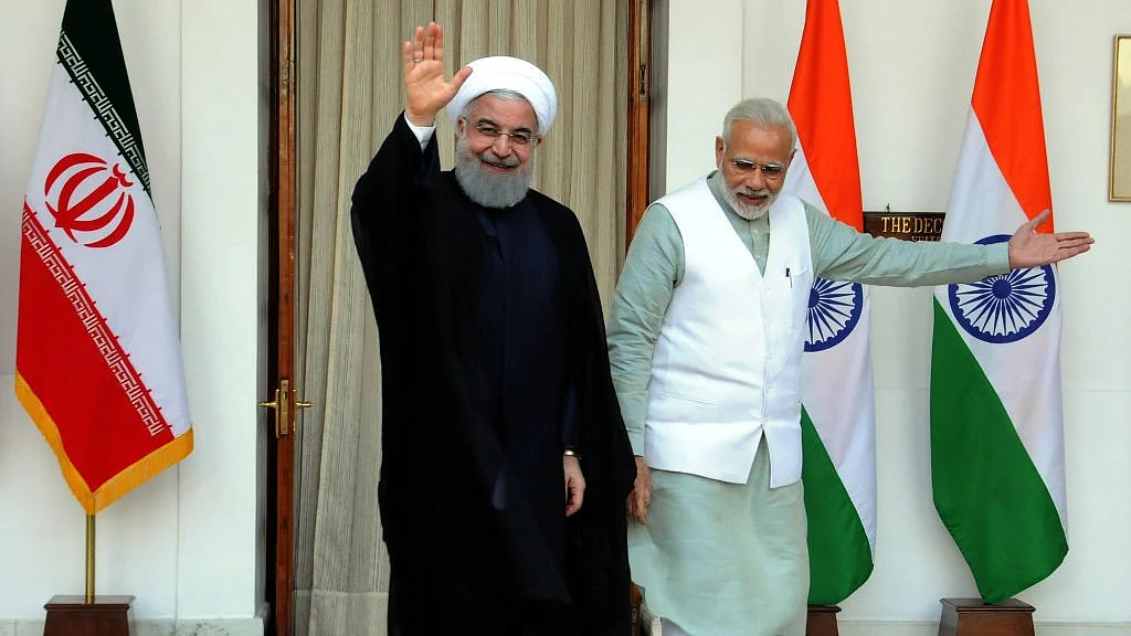 यह तस्वीर 2018 की है जिसमें नरेंद्र मोदी ईरान के तत्कालीन राष्ट्रपति हसन रूहानी के साथ दिख रहे हैं (फोटो : Getty Imaes)