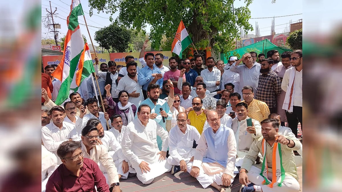 उत्तर प्रदेश:' शाहजहांपुर में शहीदों की प्रतिमाओं का अपमान', कांग्रेस ने निकाला मशाल जुलूस