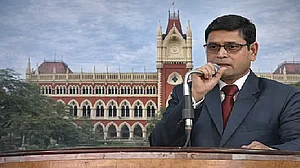 पश्चिम बंगाल: हाईकोर्ट के पूर्व जज का नाम वोटर लिस्ट से गायब, चुनाव आयोग के तौर-तरीकों पर गंभीर सवाल