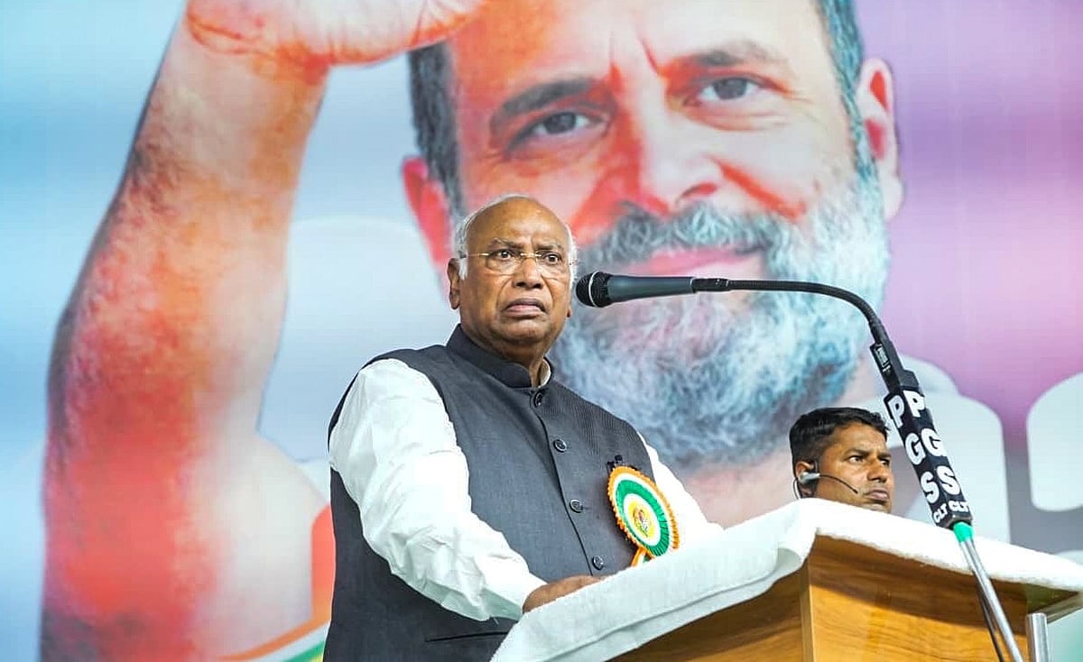 कांग्रेस अध्यक्ष खड़गे ने नए लेबर कोड को मजदूरों के हितों के लिए बताया बहुत बड़ा झटका
