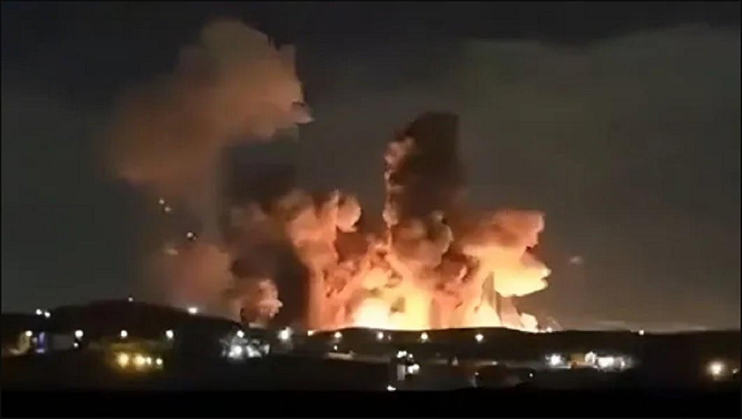 ईरान के निशाने पर टेस्ला, एप्पल समेत अमेरिका की 18 कंपनियां, IRGC ने कर्मचारियों को इलाका छोड़ने की दी चेतावनी