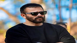 सिनेजीवन: फायरिंग की घटना के दो महीने बाद रोहित ने बताया जिंदगी का हाल और परितोष ने लिए राघव चड्ढा के मजे