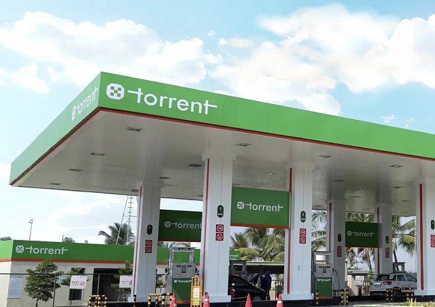 पेट्रोल-डीजल और सिलेंडर के बाद CNG भी हुई महंगी, Torrent Gas ने इतने रुपये बढ़ाए दाम