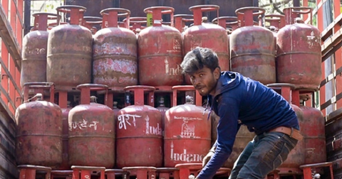 navjivanindia%2F2026-04-07%2Fpfkbnj63%2FLPG-Crisis.jpg?rect=0%2C0%2C1200%2C630&w=1200&ar=40%3A21&auto=format%2Ccompress&ogImage=true&mode=crop&enlarge=true&overlay=false&overlay_position=bottom&overlay_width=100