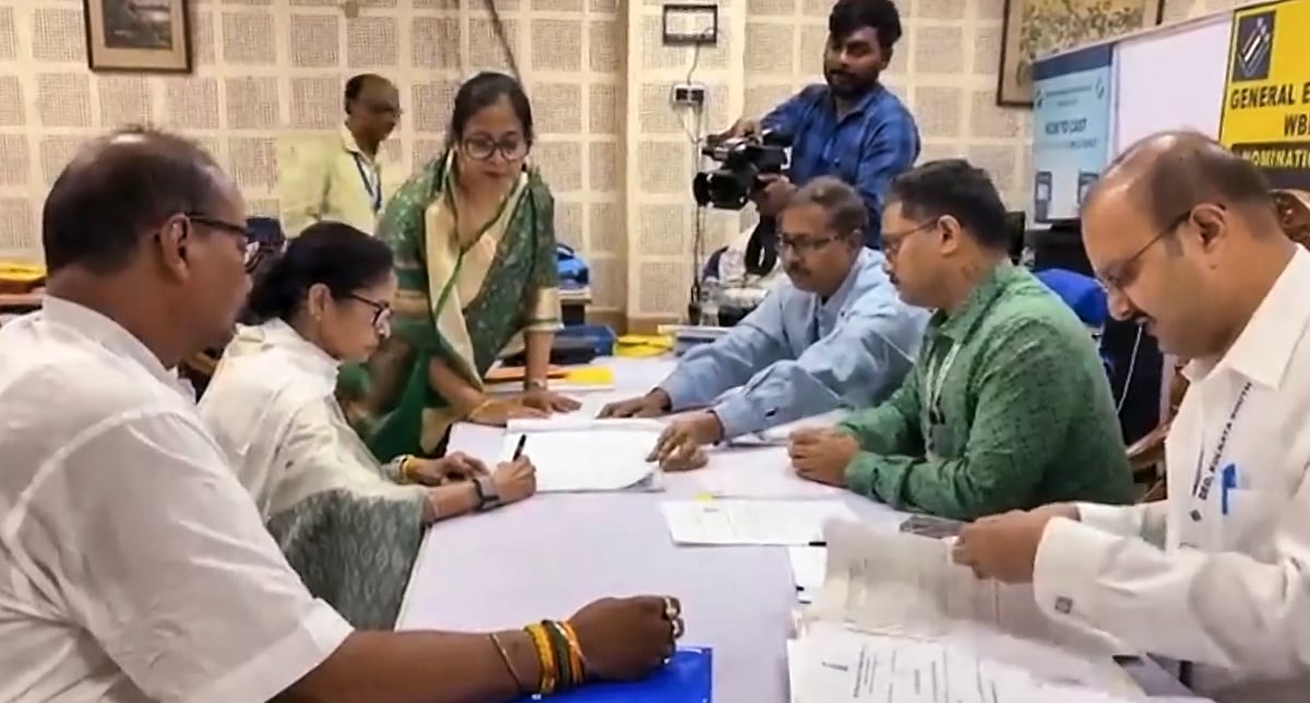 बंगाल चुनाव: ममता ने भवानीपुर सीट से नामांकन दाखिल करने के बाद कहा- मेरे जीवन में सब कुछ यहीं से शुरू हुआ