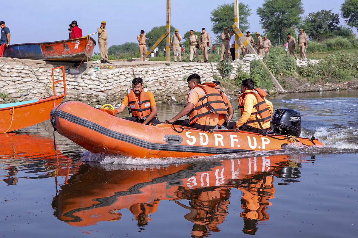 UP: मथुरा नाव दुर्घटना में मरने वालों की संख्या बढ़कर हुई 11, हादसे के बाद से फरार नाविक गिरफ्तार