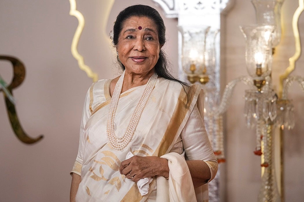 मशहूर गायिका आशा भोसले को दिल का दौरा पड़ा, मुंबई के ब्रीच कैंडी अस्पताल में इलाज जारी