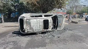 नोएडा हिंसा मामले में RJD प्रवक्ता प्रियंका और डॉ. कंचन पर FIR दर्ज, फेक वीडियो फैलाने का आरोप