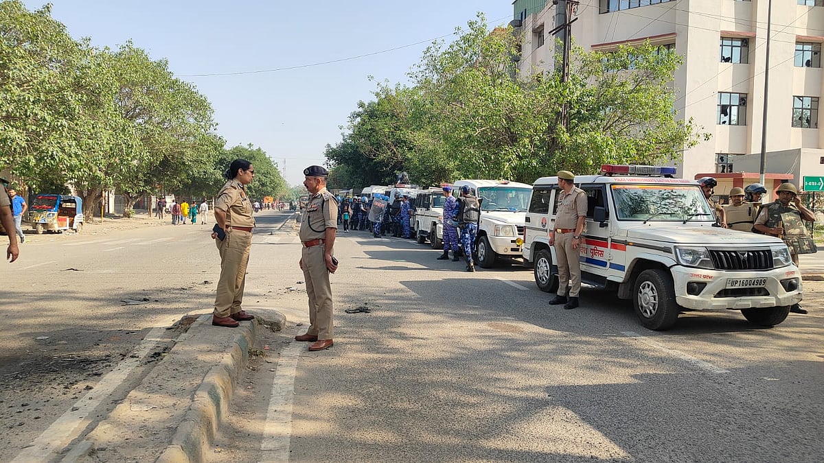 नोएडा के औद्योगिक क्षेत्रों में भारी पुलिस बल तैनात, 300 से अधिक हिरासत में, खंगाले जा रहे ट्विटर हैंडल