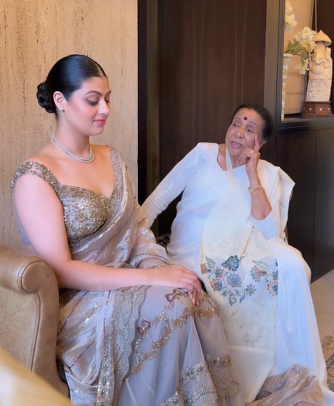 सिनेजीवन: आशा भोसले को याद कर पोती जनाई भोसले हुईं भावुक और आलिया ने खास अंदाज में रणबीर को विश की शादी की सालगिरह
