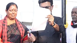 एमके स्टालिन ने जलाई बिल की कॉपी, परिसीमन विधेयक को ‘काला कानून’ बताया, लहराया काला झंडा