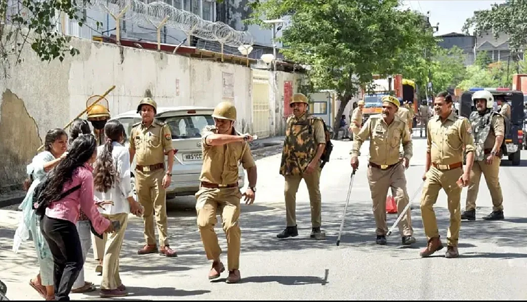 बीजेपी सरकारों की प्लेबुक- हक मांगते शोषित श्रमिक आतंकवादी, सीधा पाकिस्तान से कनेक्शन