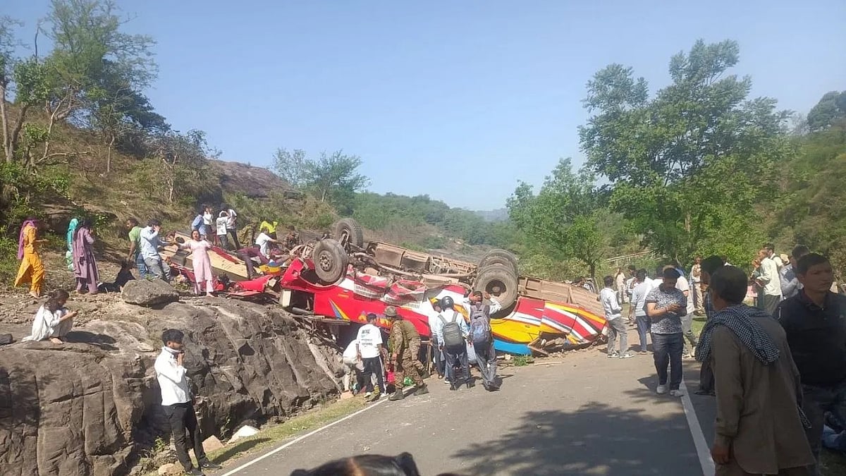 जम्मू के उधमपुर में भीषण सड़क हादसा, अनियंत्रित होकर अचानक पलट गई बस, 15 यात्रियों की मौत, कई लोग घायल  