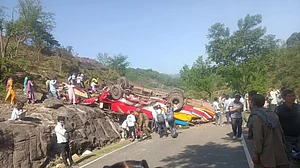 जम्मू के उधमपुर में भीषण सड़क हादसा, अनियंत्रित होकर अचानक पलट गई बस, 15 यात्रियों की मौत, कई लोग घायल