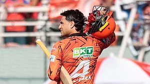 IPL 2026: 'एक अच्छा थ्रो सब कुछ बदल सकता था', अभिषेक शर्मा के रन आउट का मौका छूटने पर हरभजन ने DC को घेरा