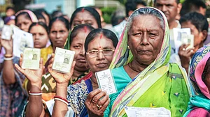 पश्चिम बंगाल और तमिलनाडु में विधानसभा चुनाव के लिए मतदान जारी