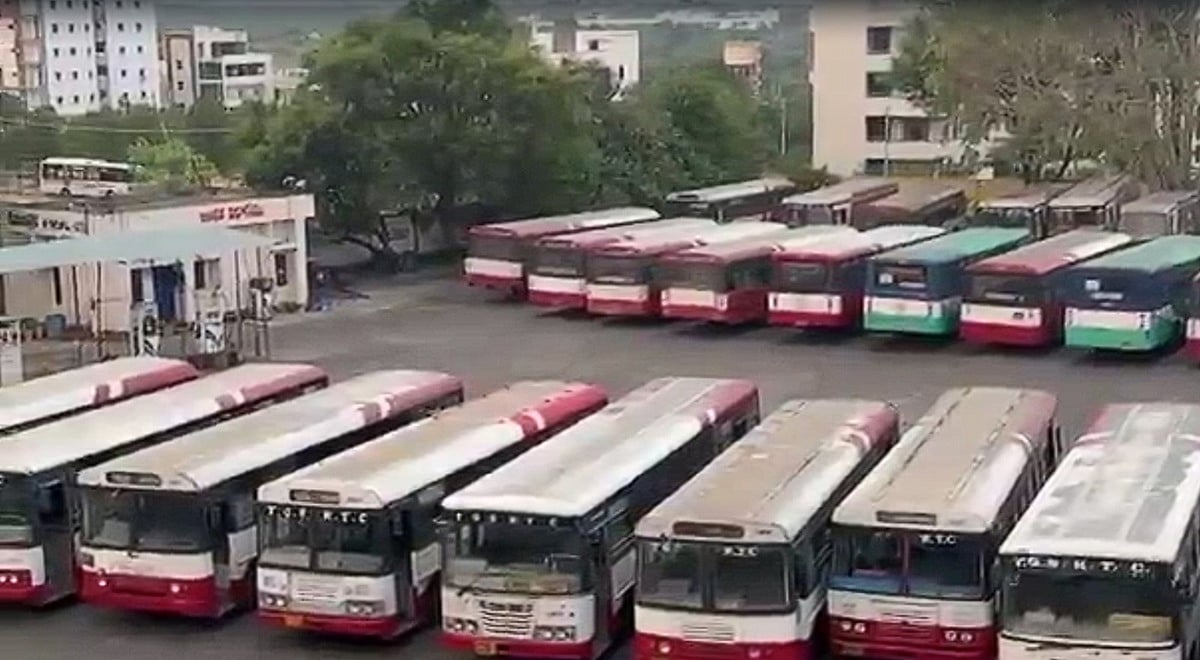 तेलंगाना परिवहन निगम के कर्मचारियों की हड़ताल दूसरे दिन भी जारी, बस सेवाएं ठप, जनता की बढ़ी मुश्किलें