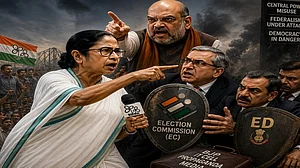पश्चिम बंगाल में मुकाबला ममता बनाम 'बाकी सब'