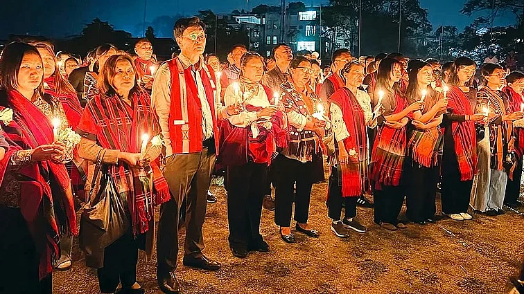 उखरुल हमले के बाद, नगा समूहों ने कोहिमा में कैंडल मार्च निकाला। इस हमले में जिसमें दो लोगों की मौत हो गई थी (एनएच फोटो)