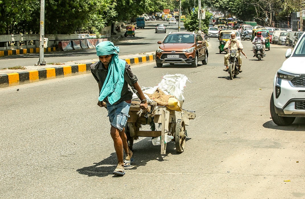 केंद्र ने हीटवेव के बीच श्रमिकों की सुरक्षा के लिए एडवाइजरी जारी की, कूलिंग, पानी और लचीले कार्य घंटे अनिवार्य
