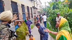 बंगाल विधानसभा चुनाव में छिटपुट हिंसा के बीच एक बजे तक 61 प्रतिशत से अधिक मतदान