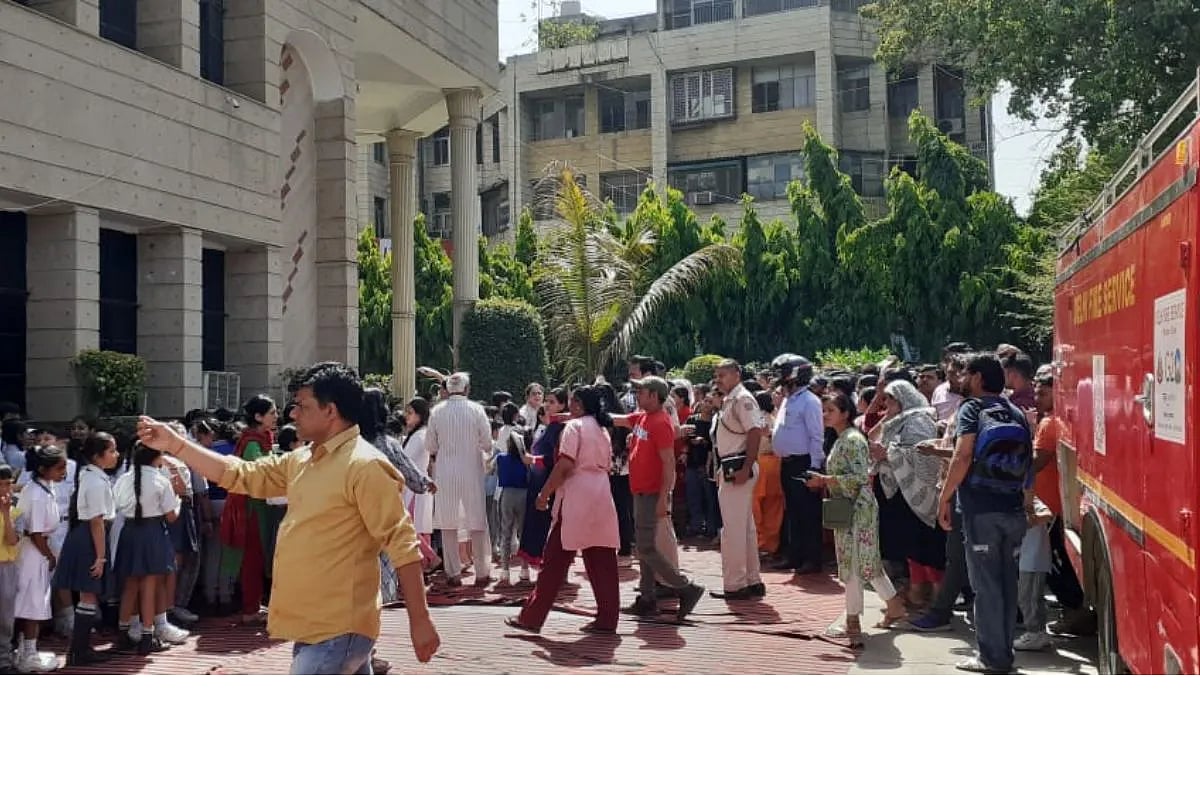 गुरुग्राम के 10 स्कूलों को बम से उड़ाने की धमकी, पुलिस और बम स्क्वॉड की जांच जारी