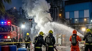 पुणे में बंद पड़े जल शोधन संयंत्र से क्लोरीन गैस लीक, 24 लोगों को अस्पताल में भर्ती कराया गया