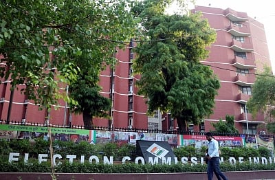 बड़ी खबर LIVE: बंगाल के 15 मतदान केंद्रों पर फिर डाले जाएंगे वोट, EC ने कहा - 2 मई को होगा पुनर्मतदान