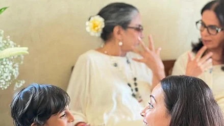 सिनेजीवन: शबाना आजमी ने शेयर की 'खास' तस्वीर और सतिंदर सरताज के फैन हुए सनी देओल