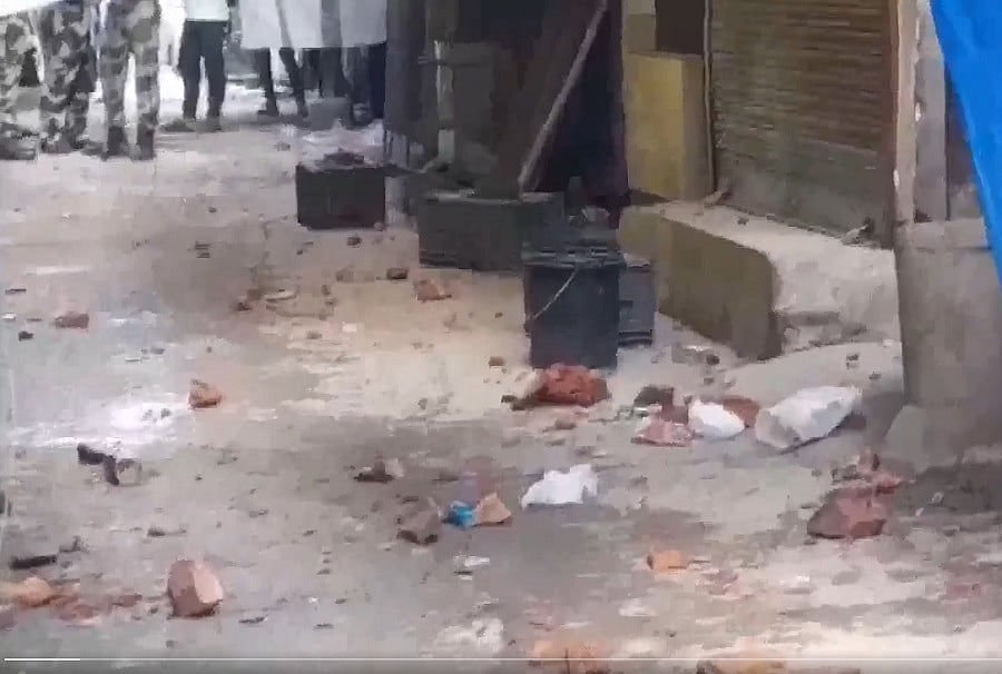 बड़ी खबर LIVE: शुहावड़ा के शिवपुर के चौराबस्ती में BJP और TMC कार्यकर्ताओं के बीच झड़प, एक व्यक्ति घायल