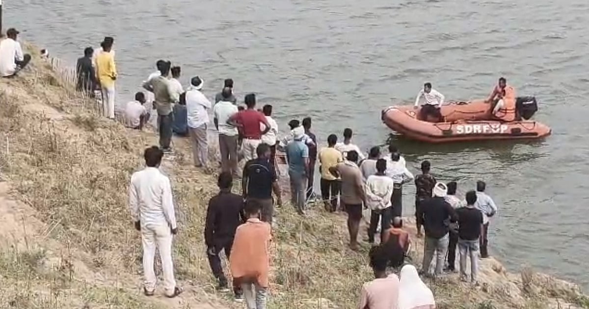 यूपी के हमीरपुर में मातम: यमुना नदी में पलटी नाम, 9 लोग थे सवार, अब तक 2 शव बरामद, 4 बच्चे अब भी लापता