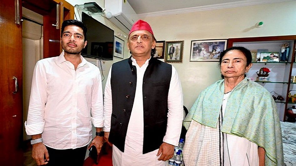 अखिलेश ने कोलकाता में ममता से मुलाकात की, बंगाल चुनाव में खुली धांधली-गुंडागर्दी का आरोप लगाया