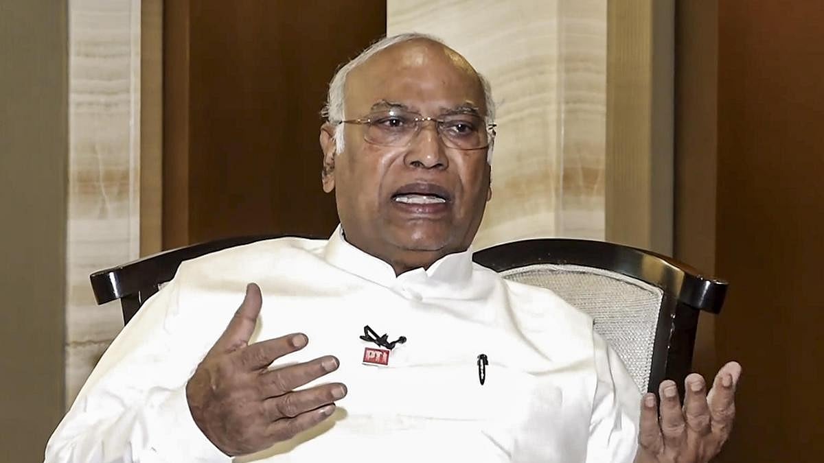 एनसीआरबी के आंकड़ों ने कानून-व्यवस्था और महिला सुरक्षा पर सरकार के खोखले दावों को उजागर किया: खड़गे