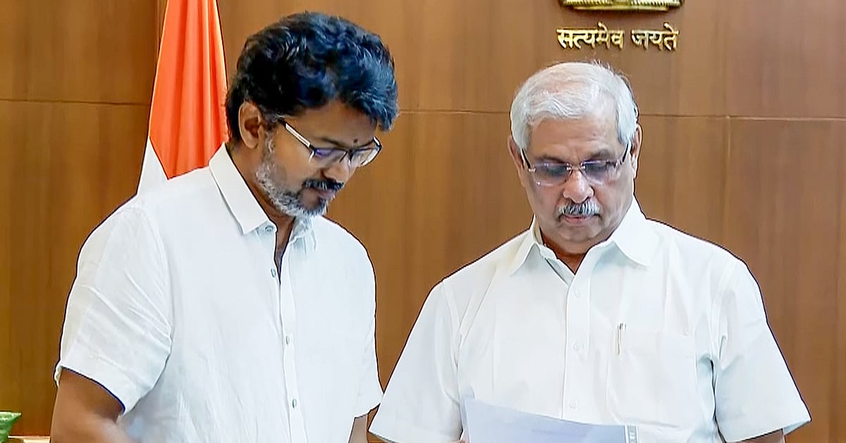 पेचीदा हो गई है तमिलनाडु की राजनीति! फिर फंसा सरकार गठन पर पेंच, राष्ट्रपति शासन की अटकलें तेज