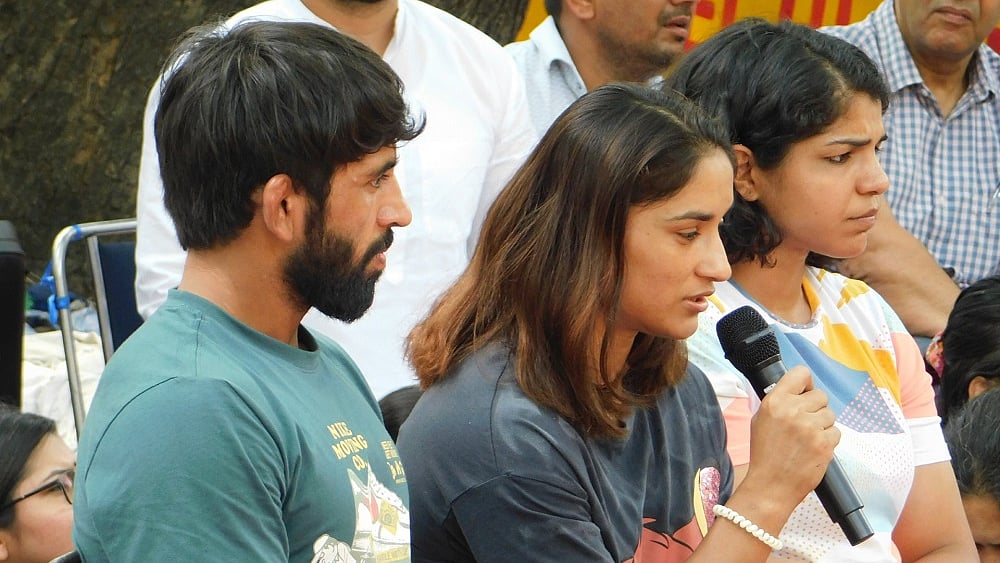 बीजेपी राज में खेलों की दुर्दशा और भगवाकरण, प्रचार और प्रधानमंत्री की फोटो के पीछे एक अंधेरी दुनिया