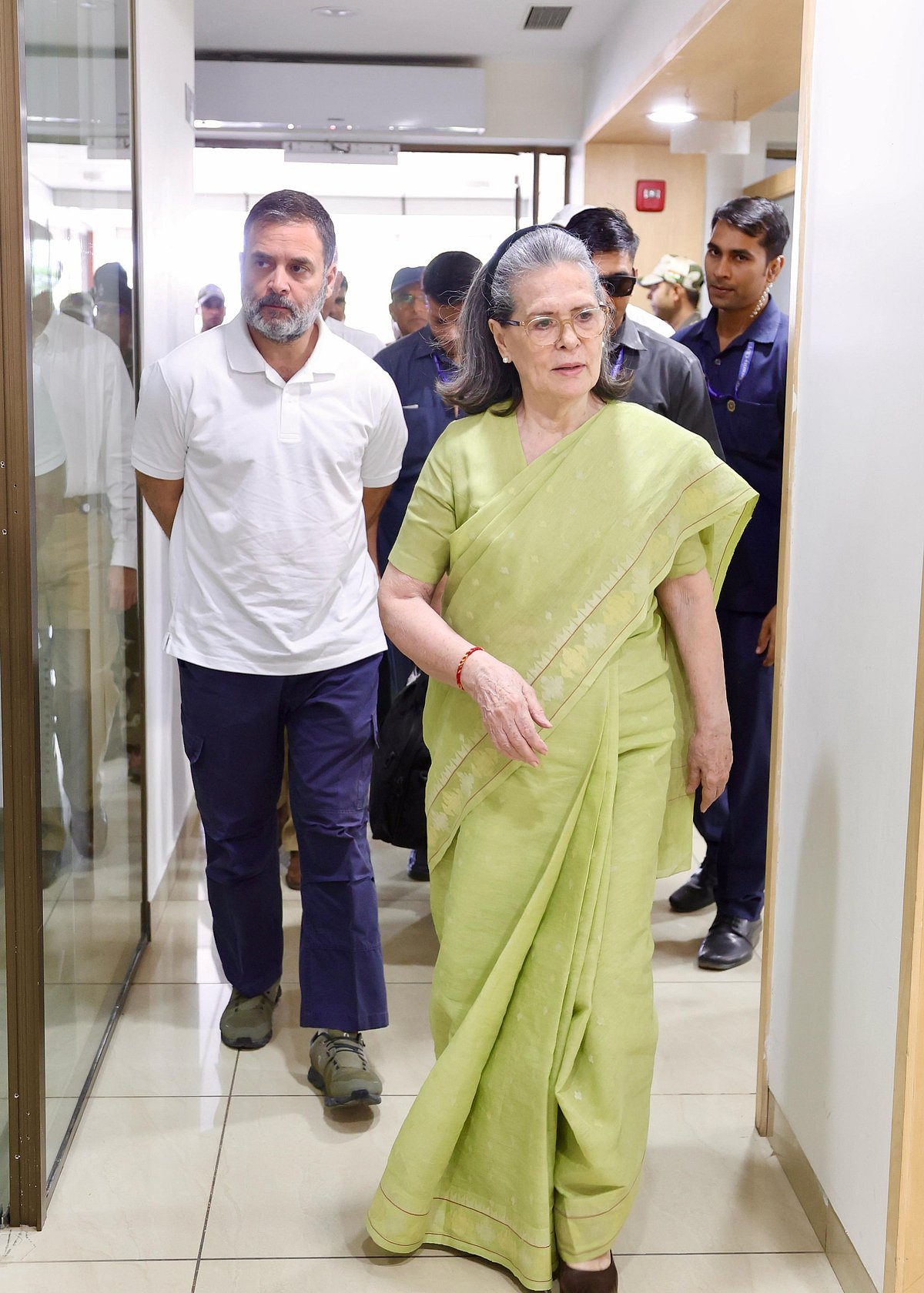 मातृ दिवस पर राहुल गांधी बोले- मां हमारी पहली शिक्षक, पहली मित्र होती हैं