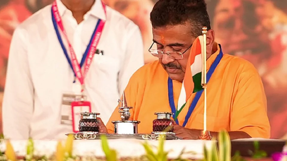 बंगालः सीएम शुभेंदु अधिकारी ने किया विभागों का बंटवारा, गृह अपने पास रखा, जानें किसे मिला कौन सा विभाग