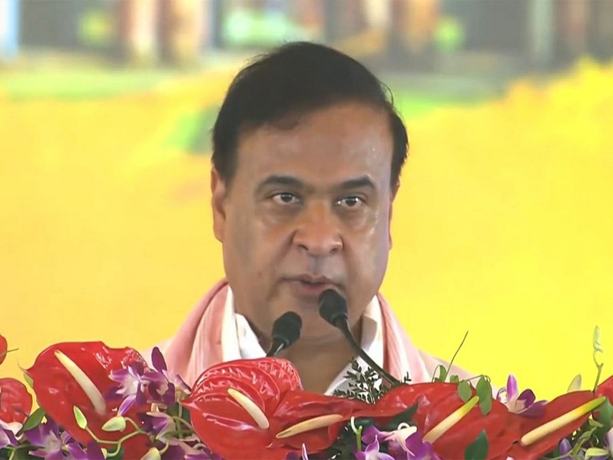 असम के लगातार दूसरी बार मुख्यमंत्री बने हिमंता सरमा, राज्यपाल ने दिलाई शपथ