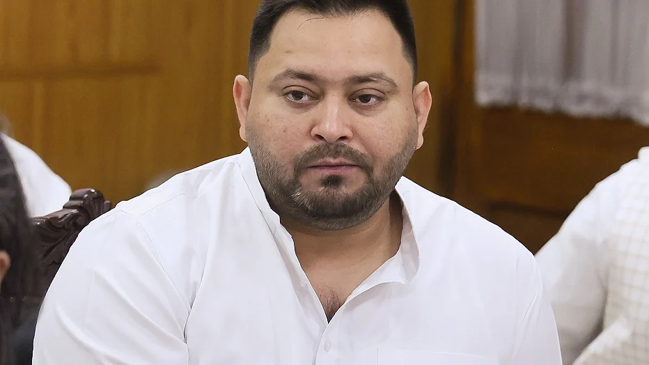 नीट परीक्षा रद्द होने पर तेजस्वी यादव ने सरकार को घेरा, कहा- पेपर लीक का अंतहीन सिलसिला जारी
